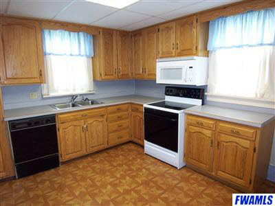 467 E Main St, Berne, IN 46711 photo 3