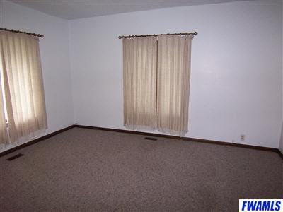 467 E Main St, Berne, IN 46711 photo 4