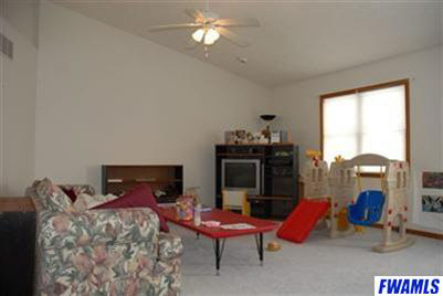 929 N Timberline Cir W, Warsaw, IN 46582 photo 3