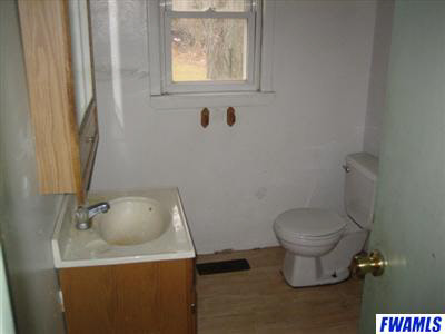 424 Walnut St, Butler, IN 46721 photo 8
