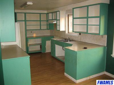 424 Walnut St, Butler, IN 46721 photo 4