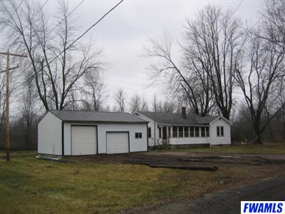424 Walnut St, Butler, IN 46721 photo 1