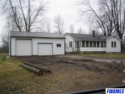 424 Walnut St, Butler, IN 46721 photo 2