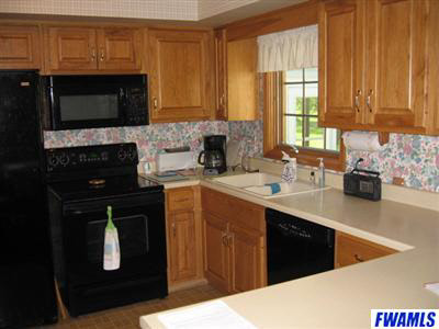 914 Wingate Dr, Fort Wayne, IN 46845 photo 3
