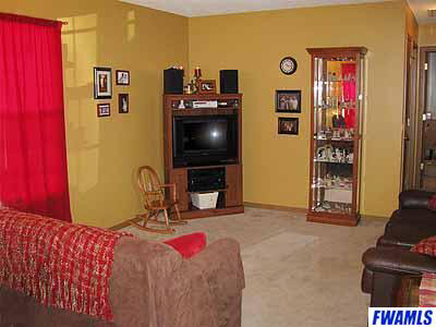 305 E Stocker St, Angola, IN 46703 photo 4