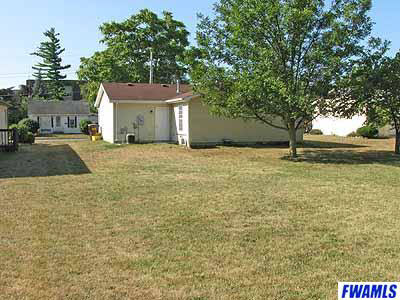 305 E Stocker St, Angola, IN 46703 photo 2