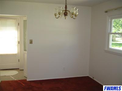 7525 Kingsway Dr, Fort Wayne, IN 46819 photo 2