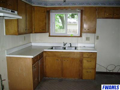 427 E Cherry St, Bluffton, IN 46714 photo 6