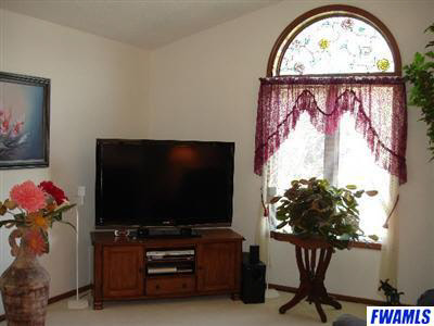 105 E Parkway Dr, Warren, IN 46792 photo 5