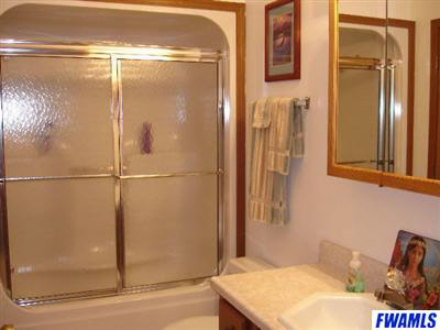 105 E Parkway Dr, Warren, IN 46792 photo 10