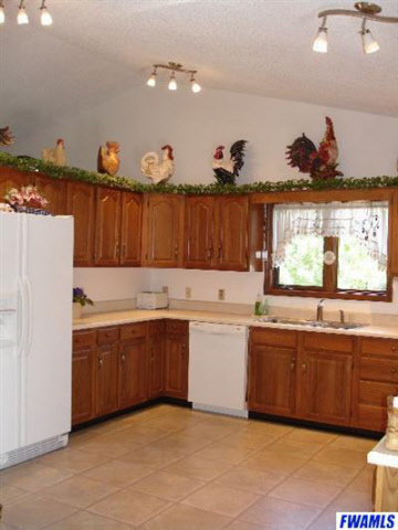 105 E Parkway Dr, Warren, IN 46792 photo 7