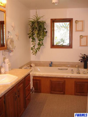 105 E Parkway Dr, Warren, IN 46792 photo 12