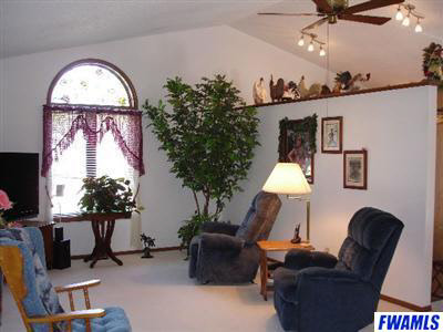 105 E Parkway Dr, Warren, IN 46792 photo 4
