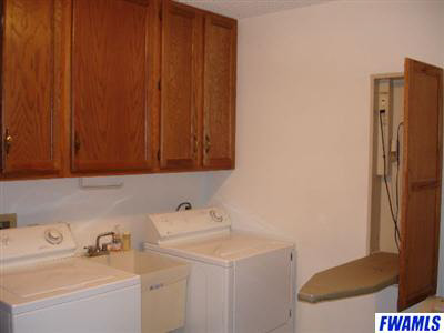 105 E Parkway Dr, Warren, IN 46792 photo 14