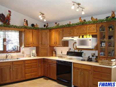 105 E Parkway Dr, Warren, IN 46792 photo 3