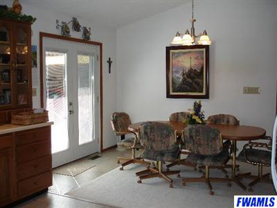 105 E Parkway Dr, Warren, IN 46792 photo 9