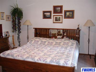 105 E Parkway Dr, Warren, IN 46792 photo 11