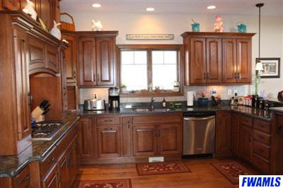 2240 E Blossom Ln, Warsaw, IN 46580 photo 3