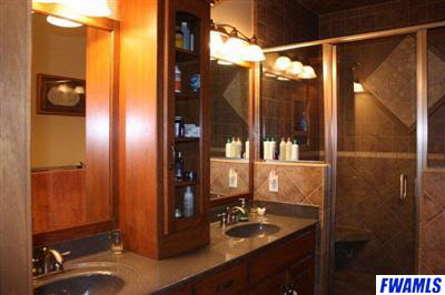 2240 E Blossom Ln, Warsaw, IN 46580 photo 15