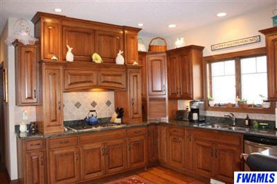 2240 E Blossom Ln, Warsaw, IN 46580 photo 2