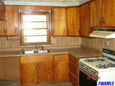 156 E 4th St, Roanoke, IN 46783 photo 2
