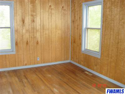 156 E 4th St, Roanoke, IN 46783 photo 5
