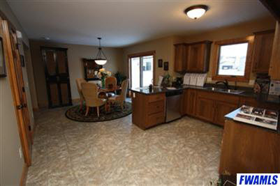 8426 Forsythia Ct, Fort Wayne, IN 46804 photo 2