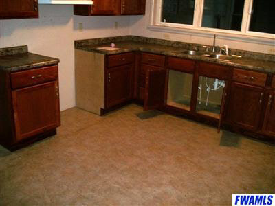 210 Walnut St, Butler, IN 46721 photo 4