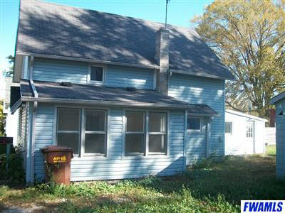 210 Walnut St, Butler, IN 46721 photo 2