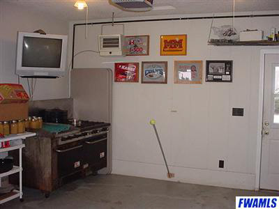 8530 Lafayette Center Rd, Yoder, IN 46798 photo 4