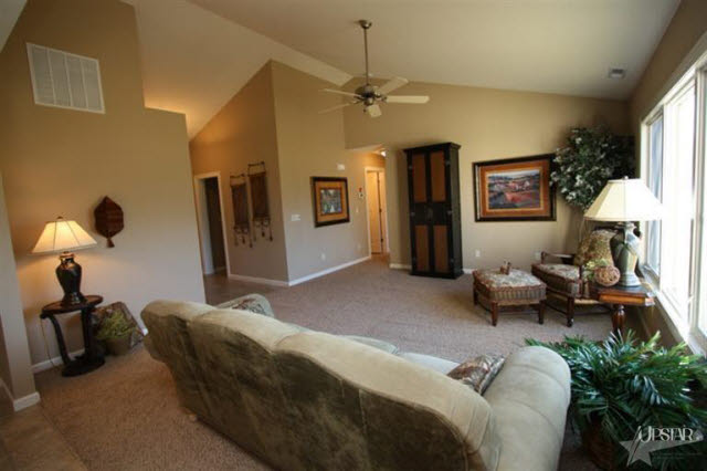 2181 Highlander Dr, Warsaw, IN 46580 photo 2