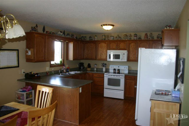 2120 Lorraine Dr, Auburn, IN 46706 photo 3