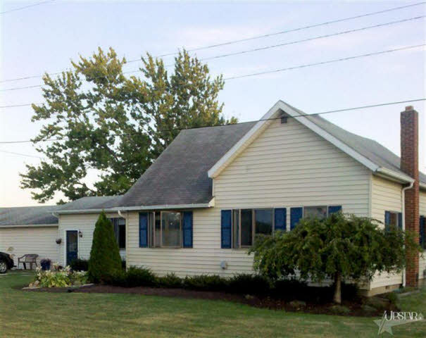 3103 Taylor St S, Yoder, IN 46798 photo 1