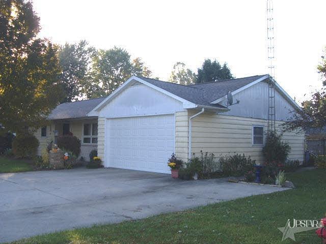 220 Spring St, Geneva, IN 46740 photo 1