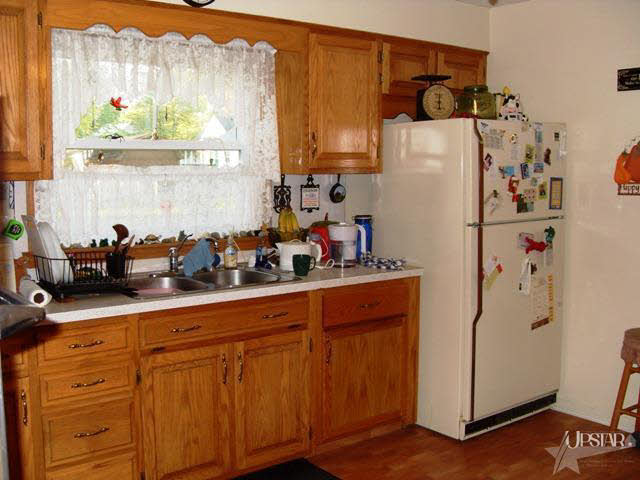 220 Spring St, Geneva, IN 46740 photo 4