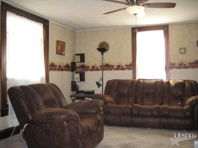 305 E Cherry St, Bluffton, IN 46714 photo 3