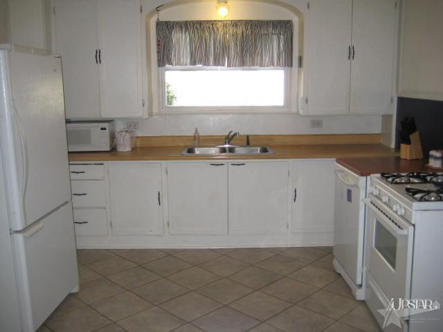 305 E Cherry St, Bluffton, IN 46714 photo 9