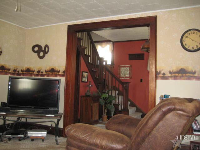 305 E Cherry St, Bluffton, IN 46714 photo 4