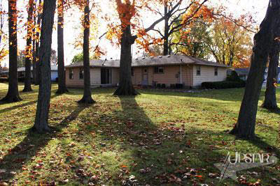 1202 Roger Dr, Auburn, IN 46706 photo 4