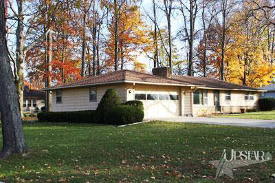 1202 Roger Dr, Auburn, IN 46706 photo 2