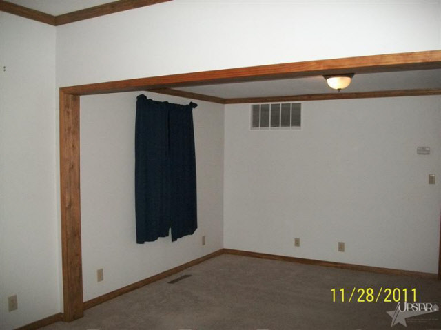 843 Elm St, Huntington, IN 46750 photo 5