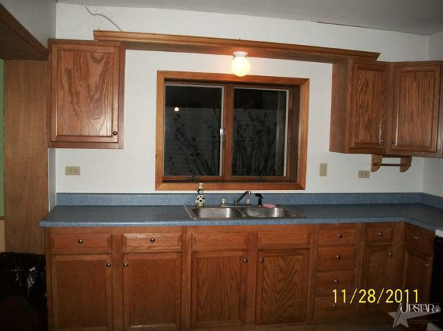 843 Elm St, Huntington, IN 46750 photo 2