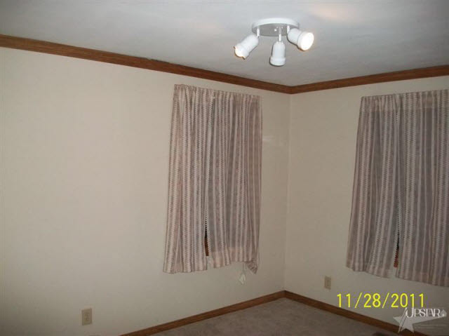 843 Elm St, Huntington, IN 46750 photo 9
