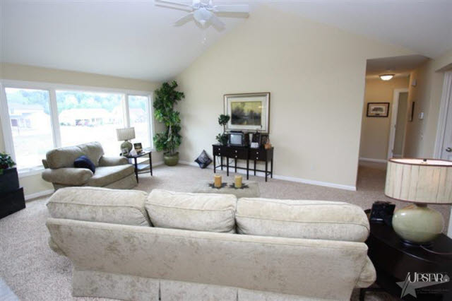 8521 Springberry Dr, Fort Wayne, IN 46818 photo 4