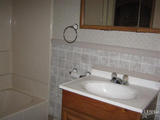 532 E Silver, Bluffton, IN 46714 photo 9