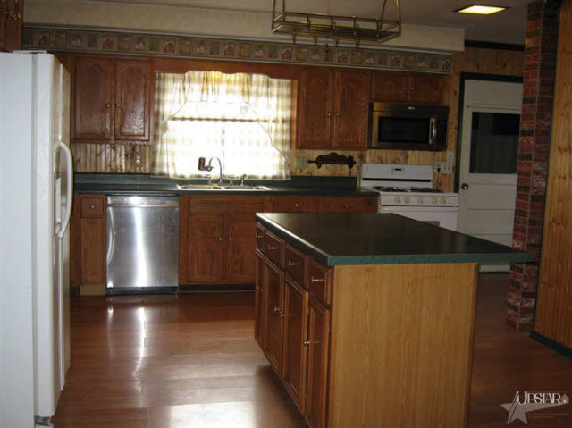 532 E Silver, Bluffton, IN 46714 photo 3