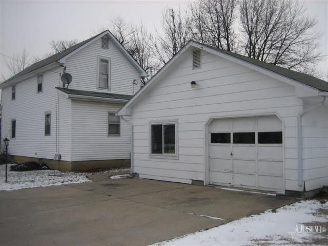 624 E Main, Berne, IN 46711 photo 3