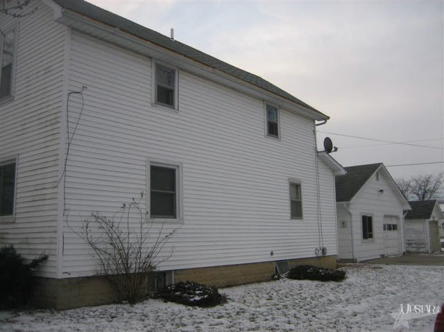 624 E Main, Berne, IN 46711 photo 2