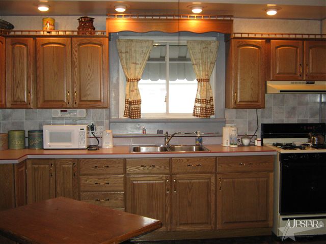 315 E Spring St, Bluffton, IN 46714 photo 3