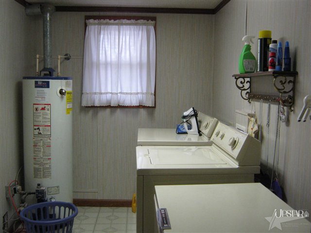 315 E Spring St, Bluffton, IN 46714 photo 9